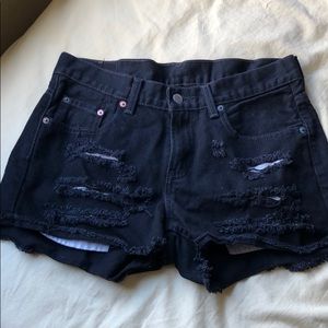Levi Ripped black shorts